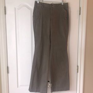 Old Navy taupe colored super flare khakis. Size 6